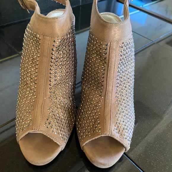 Jennifer Lopez Sasha Blush Heels with studs - Picture 9 of 15